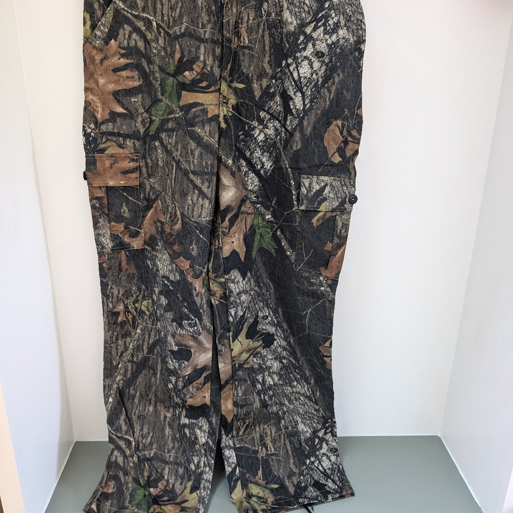 Field Staff Twill Mossy Oak Cargo Pants. Size Large (36-38)